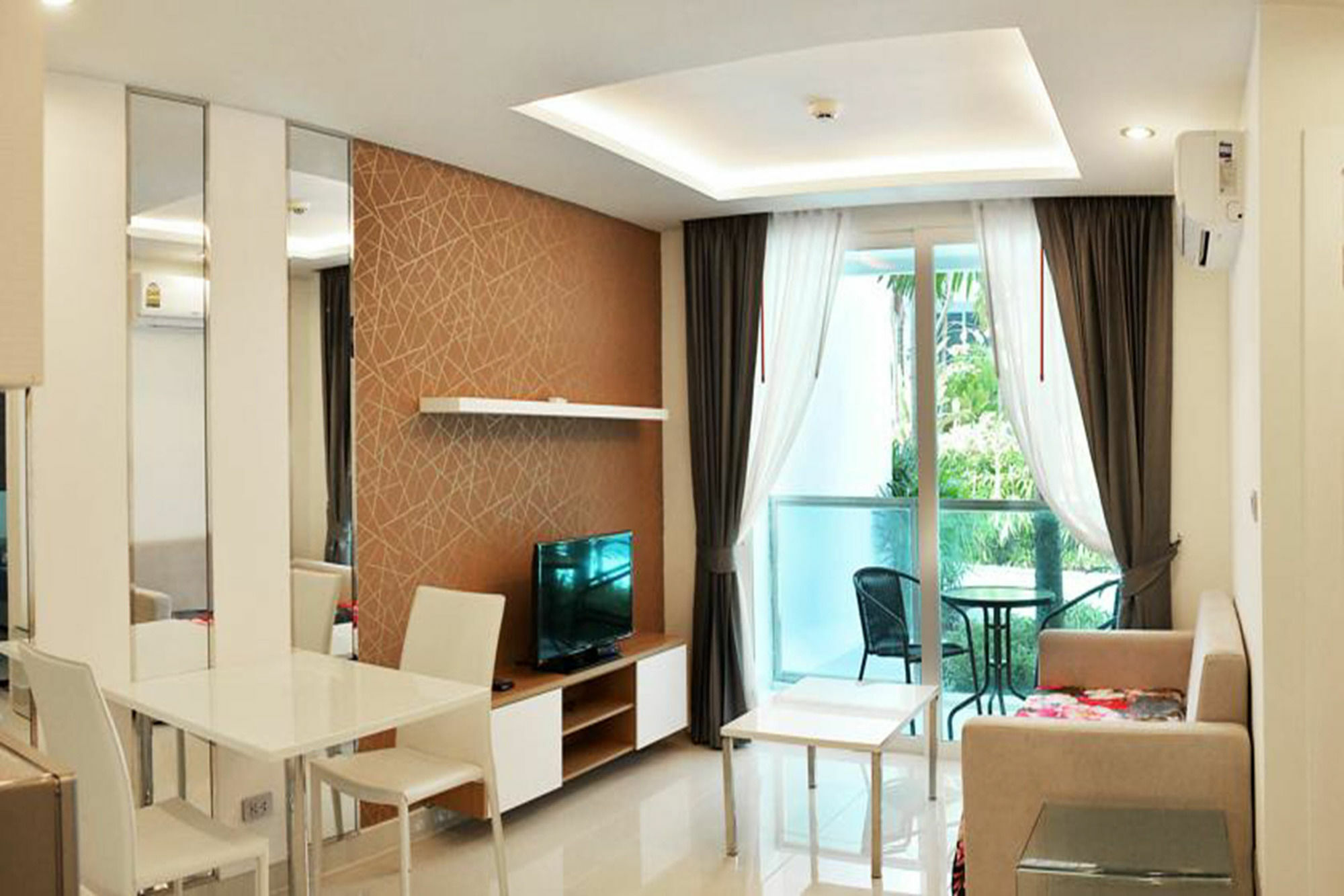 Amazon Pattaya Jomtien Apartments Buitenkant foto